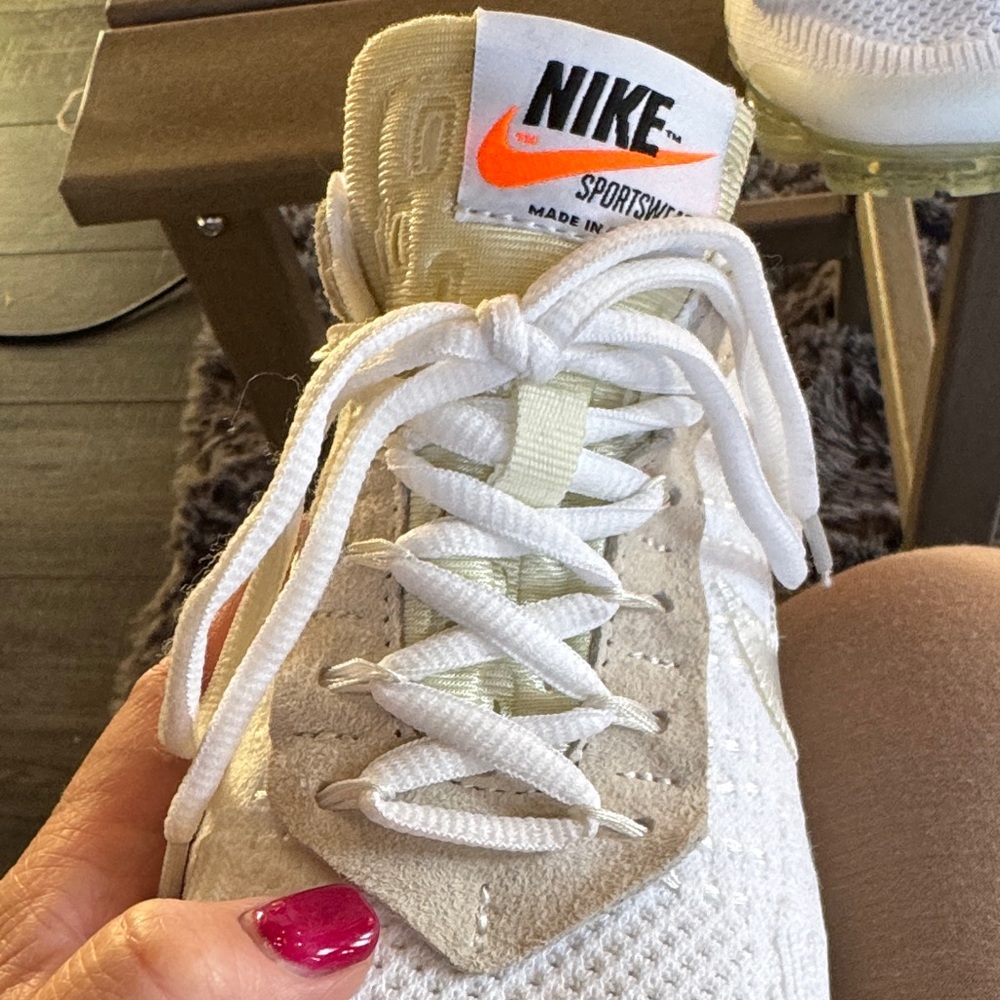 Nike White Air VaporMax with Translucent Soles - Picture 9 of 11